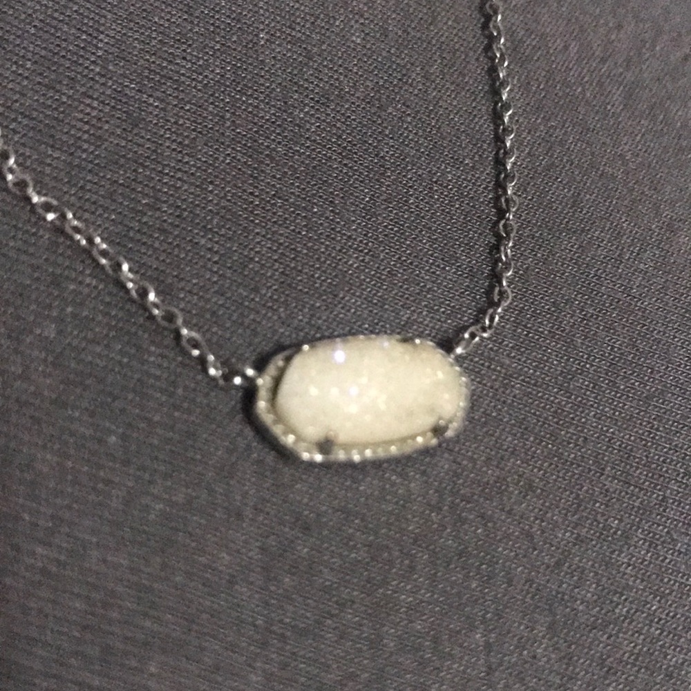 Kendra Scott necklace